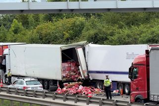 Tragická srážka tří kamiónů zastavila dopravu na pražském okruhu - Novinky